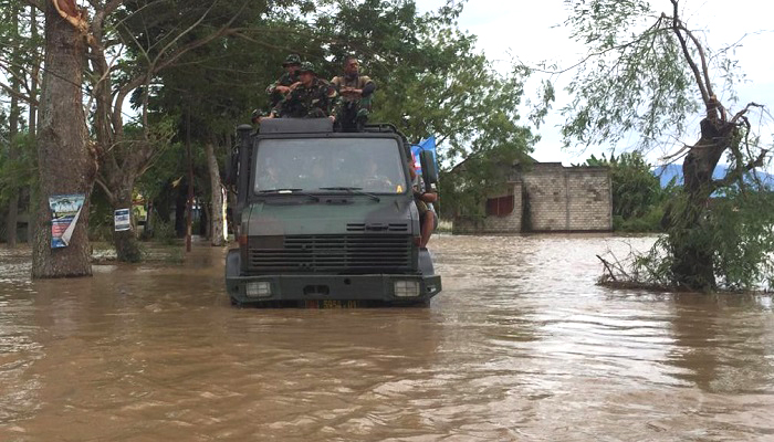 ngawi, banjir, armed 12 kostrad, truk, nusantaranews