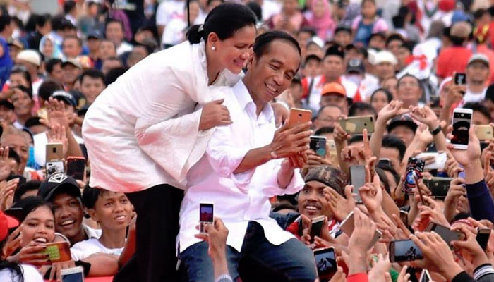 Capres Jokowi Berpose Mesra Dengan Istrinya di Dumai (Foto Dok. @jokowi)