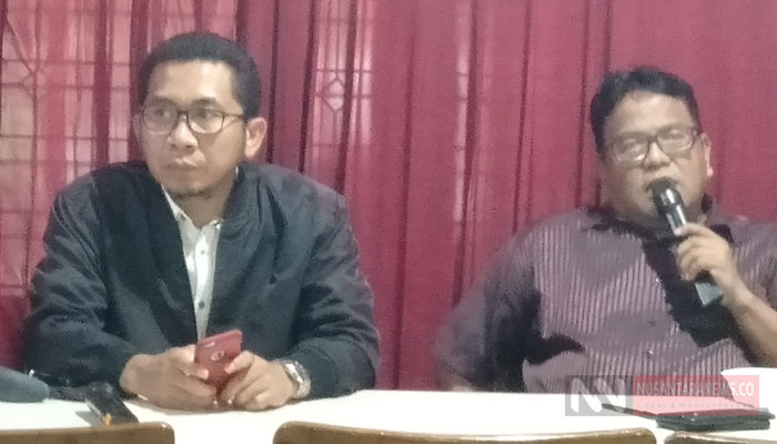 Pengamat Ekonomi Politik Salamuddin Daeng (Kiri) Bersama Wartawan Senior Arief Gunawan (kanan). (Foto: Romadhon NUSANTARANEWS.CO).