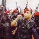 Prabowo Subianto bersama pasukan baret merah di medan tempur. (FOTO: ilustrasi/istimewa)