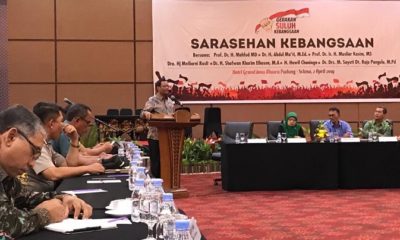 Mahfud MD dalam acara Gerakan Suluh Kebangsaan di Padang untuk memperkokoh ikatan kebangsaan dengan topik "Jejak Progresifitas Islam di Minang untuk Kebangsaan". (FOTO: Dok. @mohmahfudmd)