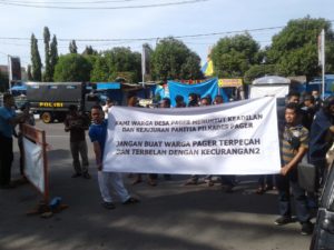 Ratusan Warga Demo Bupati Ponorogo Terkait Dugaan Kecurangan Pilkades