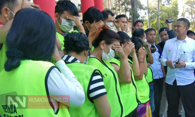 11 Orang Diciduk Polrestabes Surabaya Usai Pesta Sabu. (Foto: Tri Wahyudi/NUSANTARANEWS.CO).