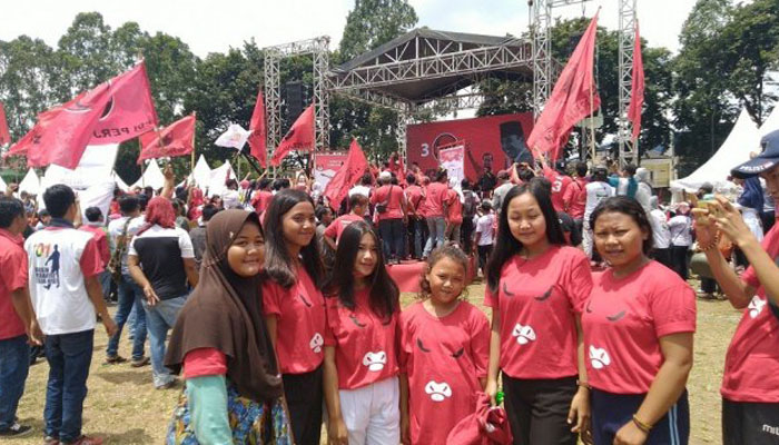 Pelibatan Anak Dalam Dunia Politik di Acara Kampanye Terbuka PDIP. (Foto Dok. Suara.com).1.