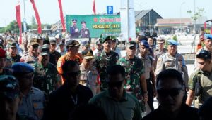 Panglima TNI dan Kapolri Tinjau Jalan Tol di Kabupaten Ngawi