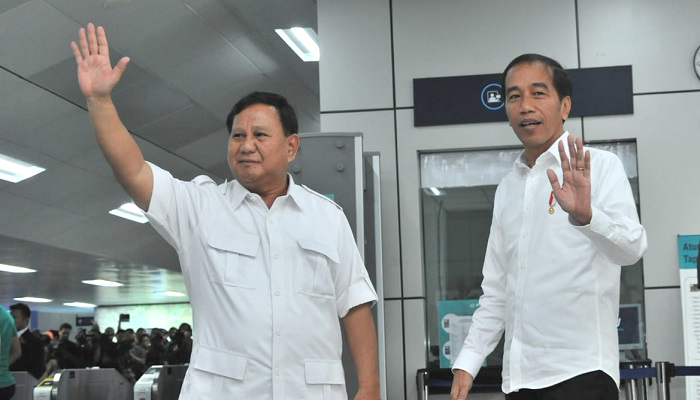 Jokowi bertemu Prabowo Subianto di Stasiun MRT Lebak Bulus, Jakarta Selatan Sabtu (13/7). (Foto: Dok. Setkab)