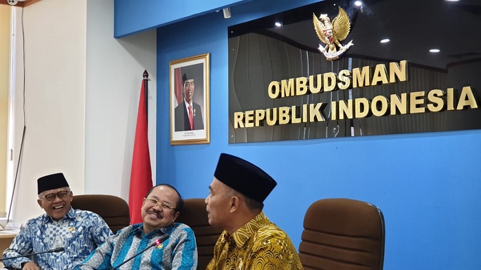 Ketua Ombudsman RI bersama Menteri Pendidikan dan Kebudayaan. (FOTO: Dok. Kemendikbud)