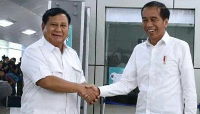 Prabowo dan Jokowi Berjabat Tangan. (Foto Istimewa)
