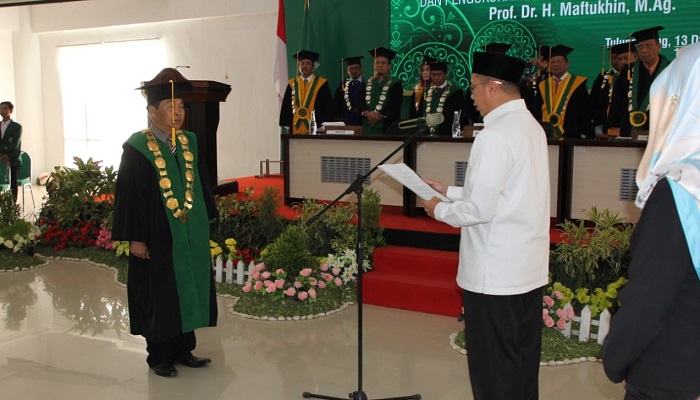 Menteri Agama Hadiri Pengukuhan Guru Besar Prof Maftukhin di IAIN Tulungagung