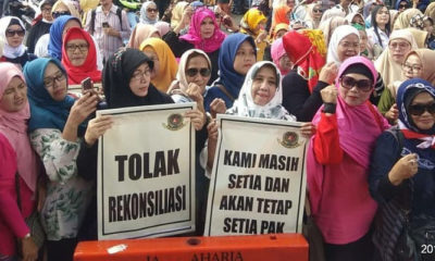 Ratusan Emak-emak Demo di Depan Rumah Prabowo Tolak Rekonsiliasi. (Foto Dok. Istimewa)