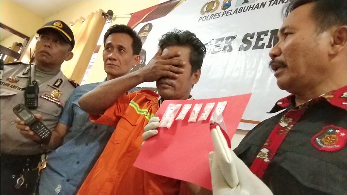 Warga Madura Jadi Pengedar Sabu Ditangkap Polisi Surabaya. (FOTO: NUSANTARANEWS.CO/Setya)