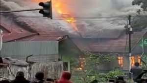 Kantor DPRD Papua Barat Dibakar Dalam Aksi Mencekam di Manokwari