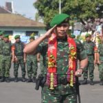 Letkol Inf La Ode M Nurdin Jalani Tradisi Penyambutan Sebagai Komandan Kodim Jember Gantikan Letkol Inf Arif Munawar