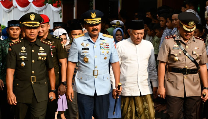 Panglima TNI Hadi Tjahjanto Berkunjung Ke Ponpes Tebu Ireng Jombang. (Foto: pendam/NUSANTARANEWS.CO)