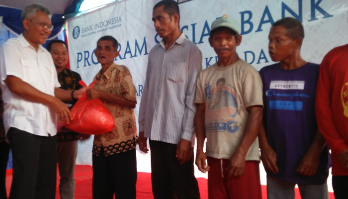 Bank Indonesia Salurkan Bantuan ke Kampung Idiot. (Foto Istimewa)