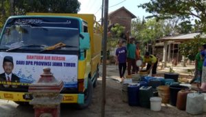 Politisi Gerindra DPRD Jatim Sebar Air Bersih di Pacitan