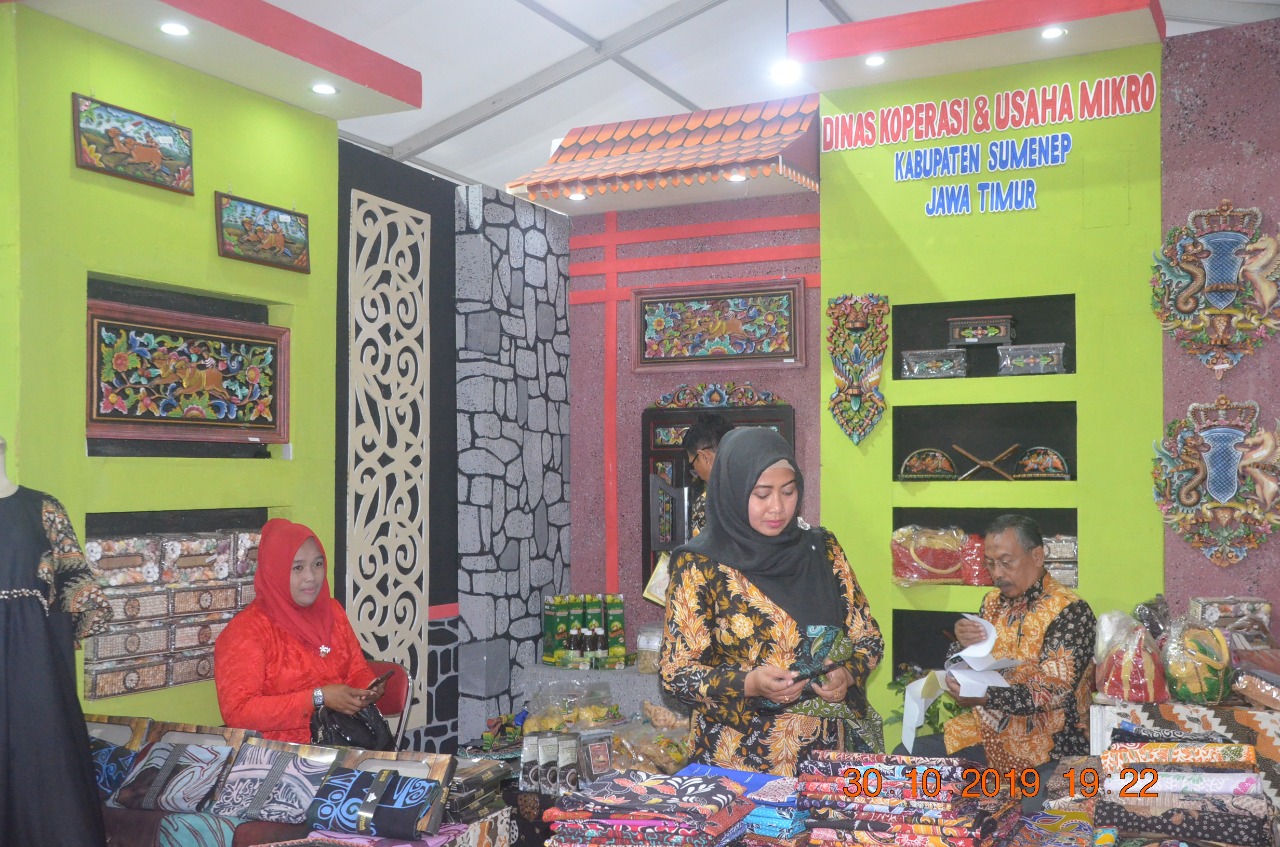 Stand pamerah produk UMKM Sumenep Jawa Timur 