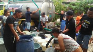 Bantu Atasi Kekeringan, Pesilat PSHT Rayon Bancar Ponorogo Dropping Air Bersih