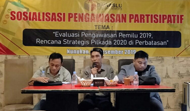 Ketua KPUD Nunukan, Rahman (tengah) mengungkapkan bahwa pendaftaran Calon Bupati Nunukan darj jalur perorangan akan dimulai pada 9-12 Februari 2020. (Foto: Eddy S/NUSANTARANEWS.CO)