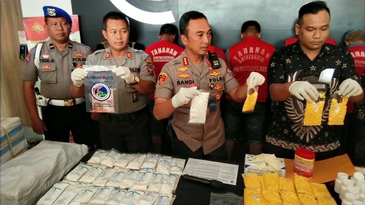 Temukan Belasan Koli, Polrestabes Surabaya Gagalkan Perdagangan Pil Koplo di Surabaya