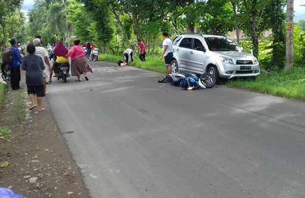 kecelakaan lalu lintas atau lakalantas hebat terjadi Jumat (10/1/2020) sekitar pukul 15.30 WIB di jalan raya Jetis-Bungkal tepatnya di Dukuh Bancar,  Desa Bancar, Kecamatan Bungkal, Kabupaten Ponorogo, Jatim. 