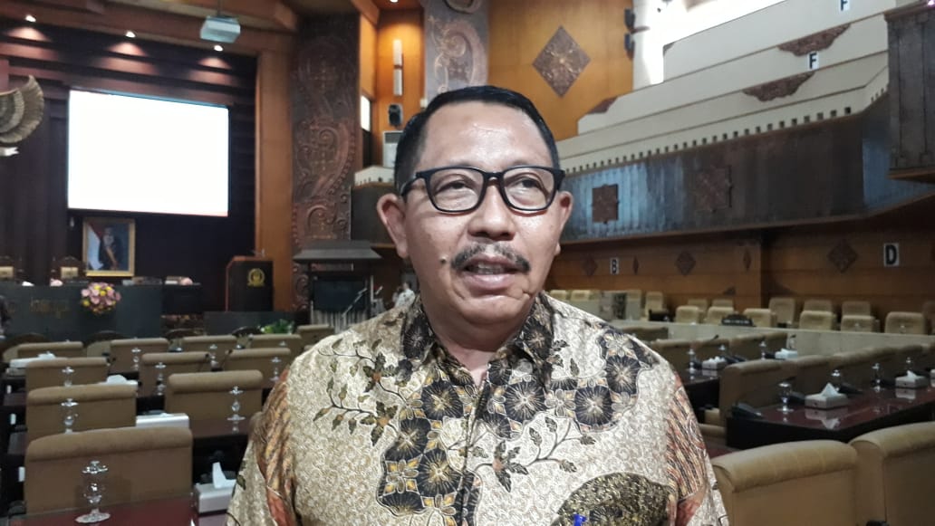 Ketua Komisi A DPRD Jatim Mayjen TNI (purn) Istu Hari Subagio bicara soal pemulangan WNI eks ISIS. (FOTO: NUSANTARANEWS.CO/Tri Wahyudi).
