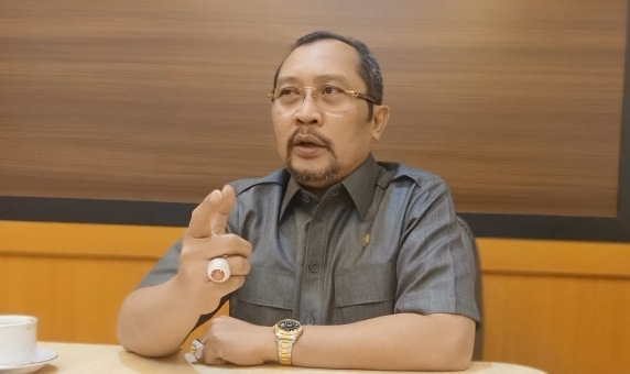 Sekretaris Golkar Jatim Sahat Tua Simanjuntak. (FOTO: NUSANTARANEWS.CO/Tri Wahyudi).