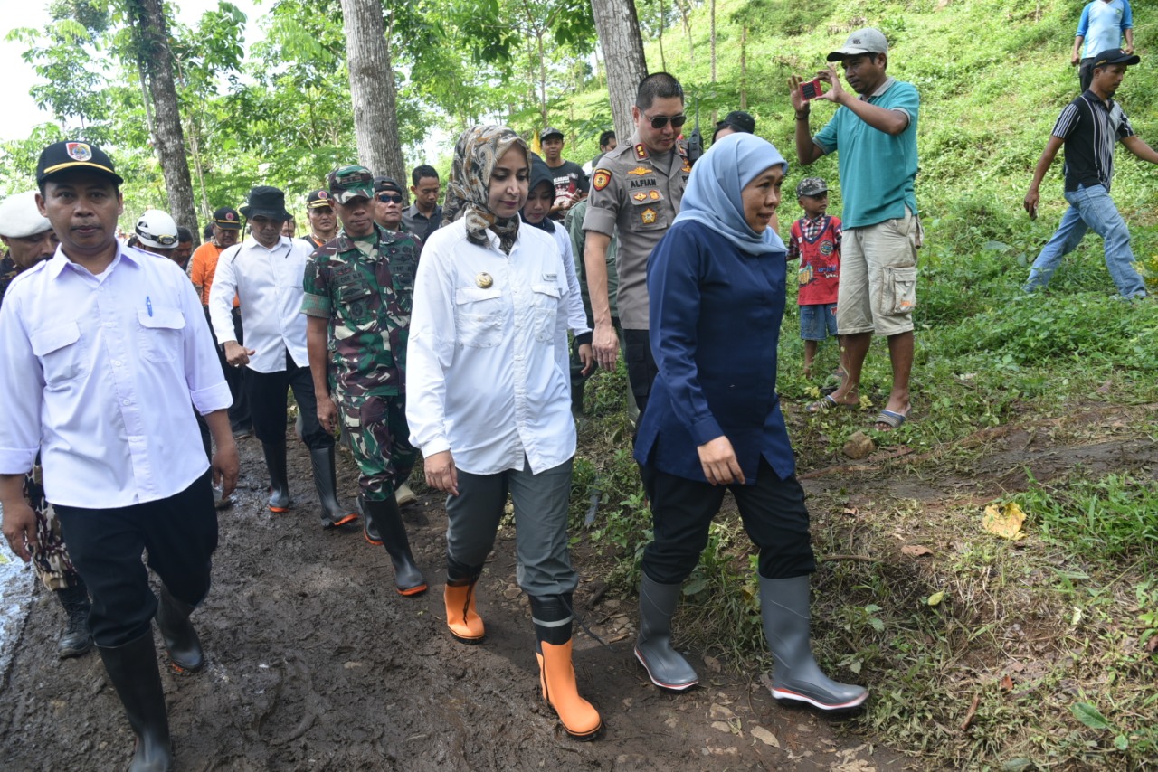 Gubernur Jatim Kunjungi Lokasi Bencana Alam Desa Klungkung