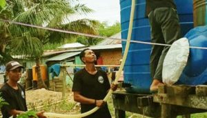 Sahabat Irianto Membagikan Air Bersih Kepada Masyarakat di Nunukan