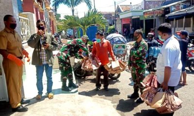200 paket masker dan hand sanitizer disebar di Surabaya