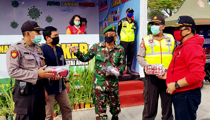 Turun Dapil, Politisi PDIP Dewan Jatim tebar bantuan masyarakat terdampak Covid-19.