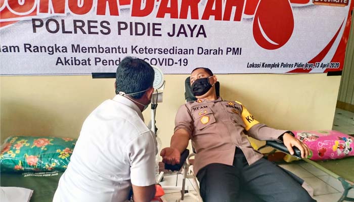 Disponsori Socolatte Polres Pidie Jaya dan PMI melakukan kegiatan donor darah. 
