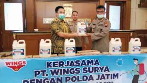 Ikut Cegah Pandemi, PT Wings Surya Sumbang Polda Jatim 1.700 Liter Disinfektan