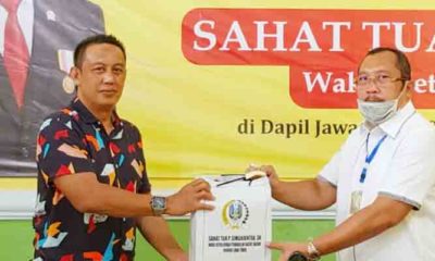 Turun Dapil IX, Wakil Ketua DPRD Jatim Berbagi Masker Dan Hand Sanitizer