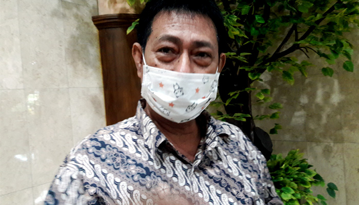 Tak pernah beri bantuan masyarakat, Pemkot Surabaya disebut tak serius putus pandemic Covid-19.