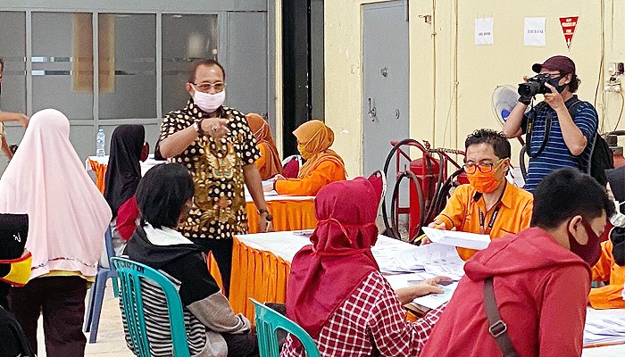 Amburadul, pelayanan Kantor Pos Indonesia Kebon Rojo Surabaya abaikan protokol Covid-19