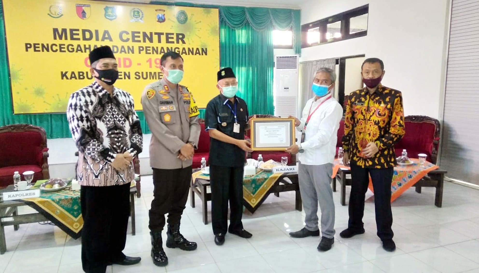 PT. Tanjung Odi serahkan bantuan 500 Rapid Tes pada Gugus Tugas Percepatan Penanganan Covid-19 Kabupaten Sumenep, Kamis 26 Juni 2020.