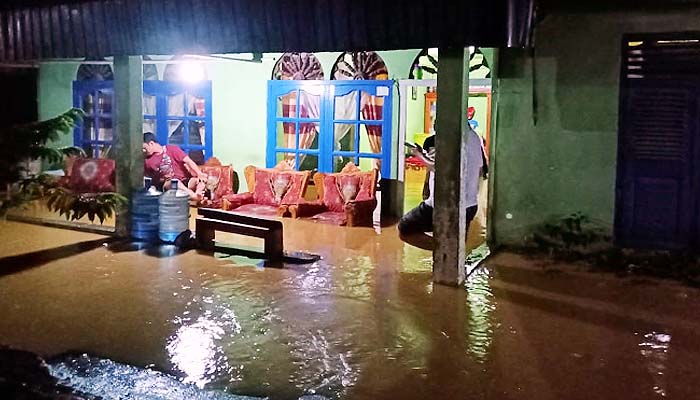 Sejumlah desa di Abdya dikepung banjir. Akibat diguyur hujan sejak kamis (31/8) siang