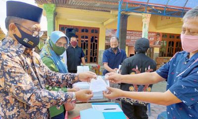 Temui petani di dapil, Noer Soetjipto bagikan masker dalam upaya membantu pemprov menekan pandemi Covid-19 di Jatim