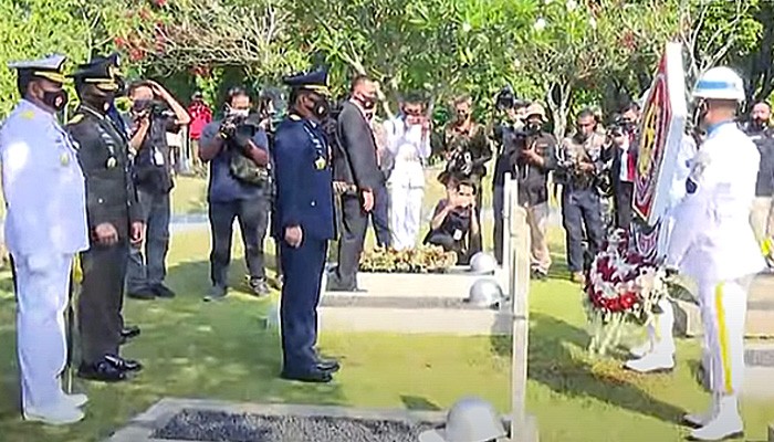 Panglima TNI pimpin upacara Ziarah Nasional dalam rangka peringatan HUT TNI Ke-75 di area Tugu Garuda Taman Makam Pahlawan (TMP) Kalibata.