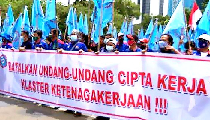 Aksi unjuk rasa kalangan buruh menolak Omnibus Law Undang-Undang Cipta Kerja (UU Ciptaker) terus berlanjut.