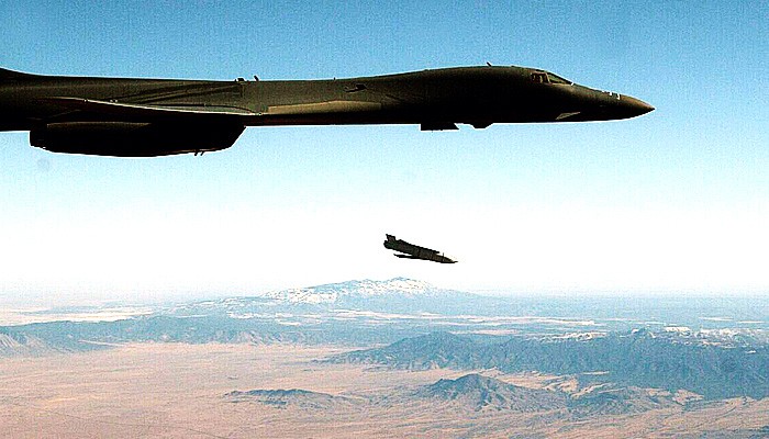 Pembom B-1B Lancer luncurkan AGM-158 Joint Air-to-Surface Standoff Missile atau JASSM