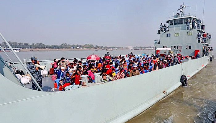 Bangladesh pindahkan pengungsi Rohingya ke pulau tak berpenghuni.