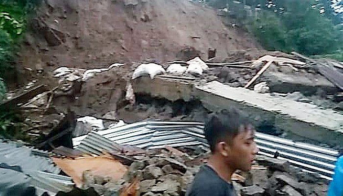Akibat banjir dan tanah longsor di Kota Manado, 5 orang meninggal dunia.