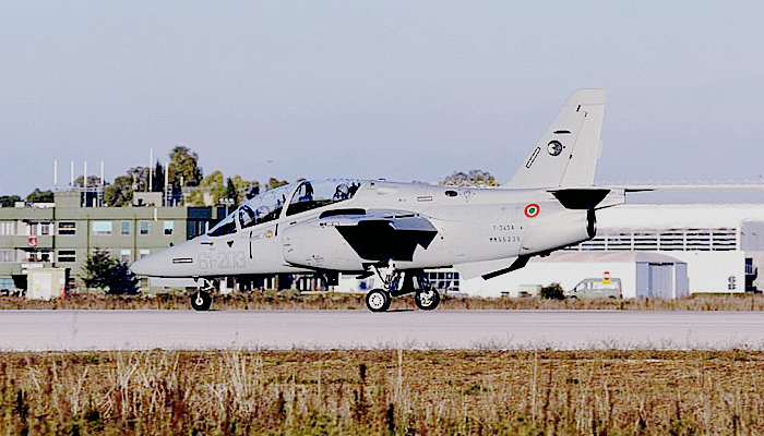 Angkatan Udara Italia terima dua jet latih M-345 pertama.