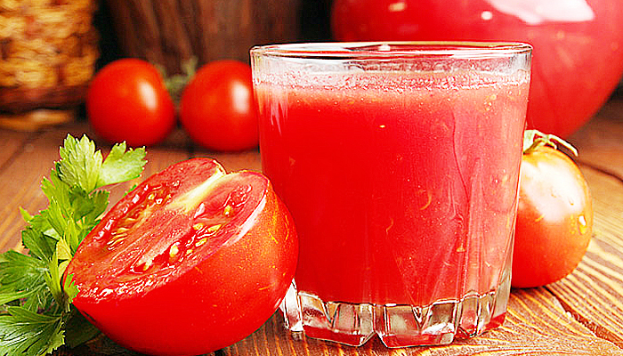 Kulit bersih bercahaya berkat buah tomat yang menakjubkan.