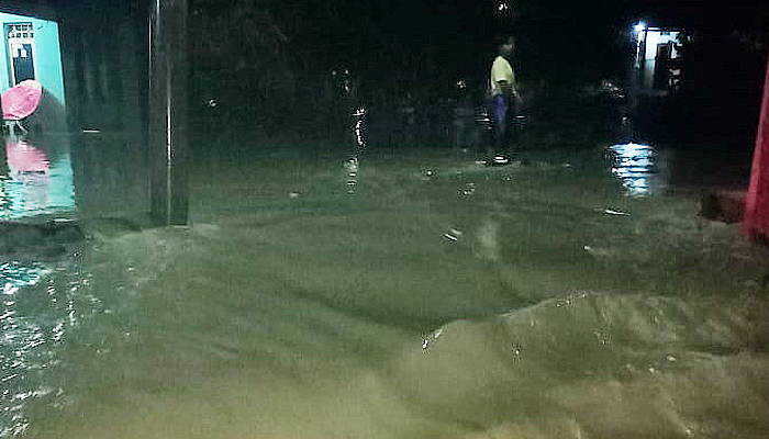 Kabupaten Majalengka dilanda banjir akibat intensitas hujan tinggi.