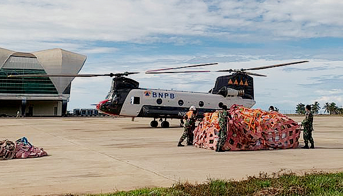 Gunakan Helikopter Chinook, BNPB kirim 8 ton bantuan di Sulawesi Barat.