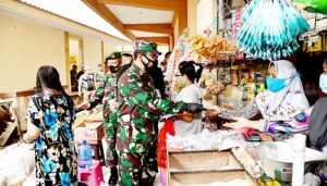 Pangdam Tinjau PPKM Pasar Tradisional di Pasuruan