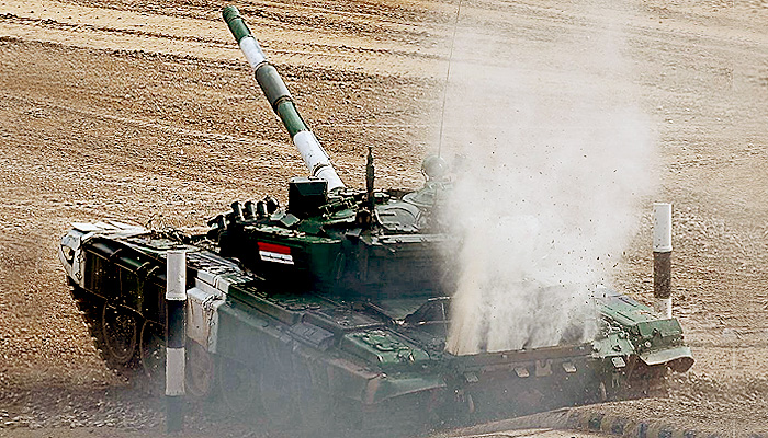 Militer Rusia dan Suriah gelar latihan tank di gurun.